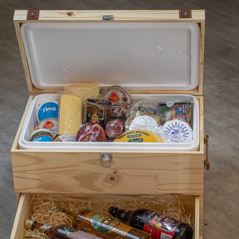 Baú Especial – 11 Tipos de Queijos + 2 Embutidos + Caixa Personalizada