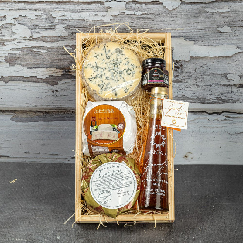 CESTA DE PRESENTE – 3 QUEIJOS CREMOSOS + MEL ESPECIAL + GELÉIA