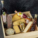CESTA DE PRESENTE – 6 QUEIJOS + CHARCUTARIA + GOIABADA + MEL + PATE + LICOR DE JABUTICABA
